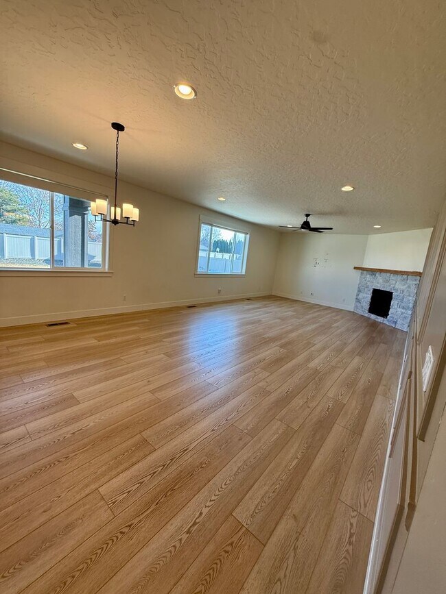 Foto del edificio - Welcome to this stunning newer home located in the vibrant city of Nampa, ID