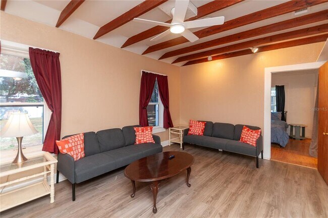 Foto del edificio - 1235 Bass Blvd