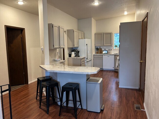 Foto del edificio - 4306 N Ella Rd