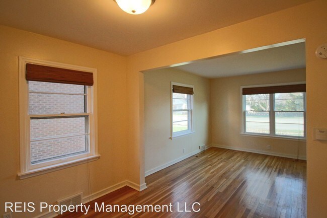 Building Photo - 6729 W Bluemound Rd