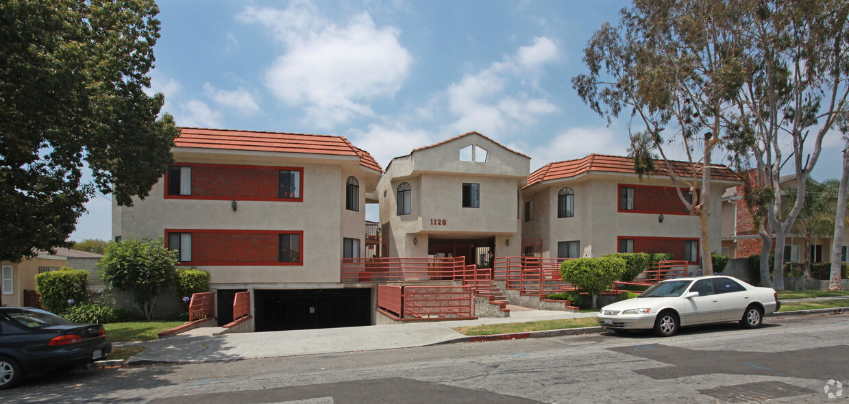 Building Photo - Irving Avenue Apartments