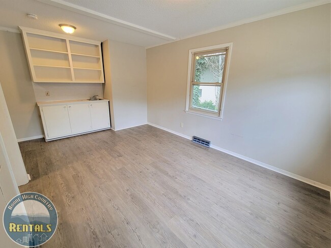 Building Photo - 3bd/2ba House On Faculty Street---Great Location!