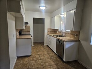 Building Photo - 33 W Santa Ana Ave