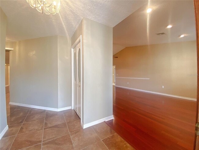 Building Photo - 994 Country Lake Cir