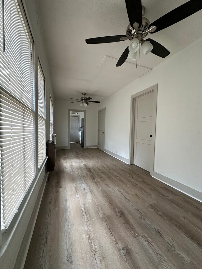 Foto del edificio - 2344 S Marion Ave