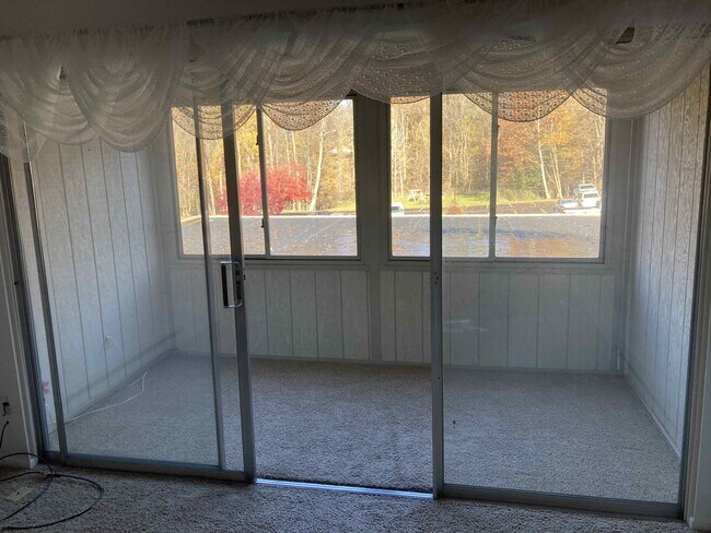 Building Photo - 3068 Kent Rd