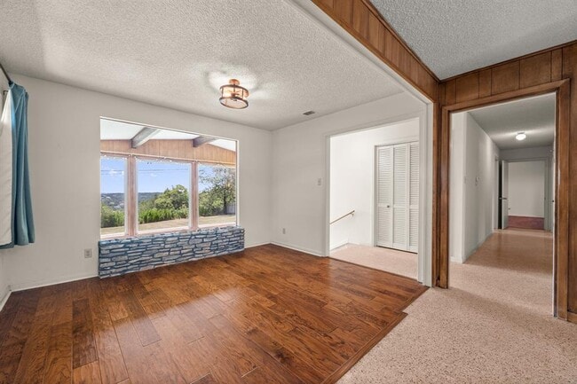 Building Photo - 6501 Mesa Dr