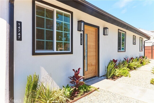 Foto del edificio - 14745 Bassett St