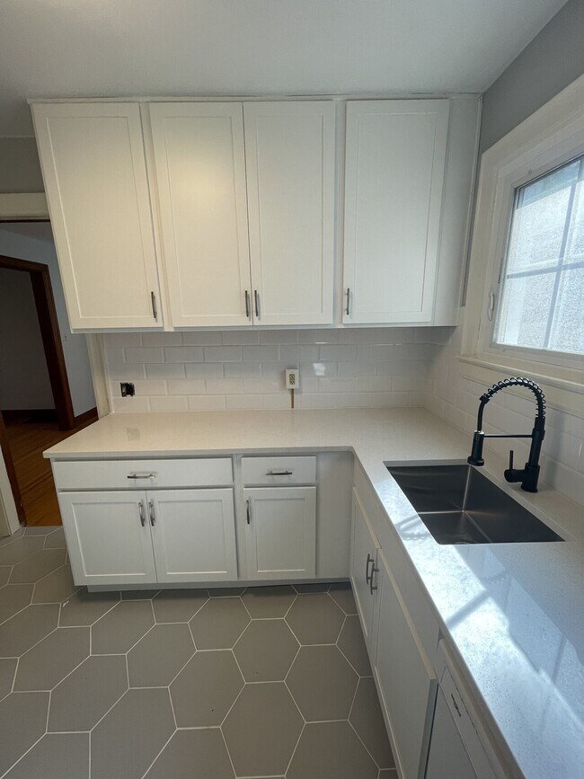 Building Photo - Cliffside Apartments