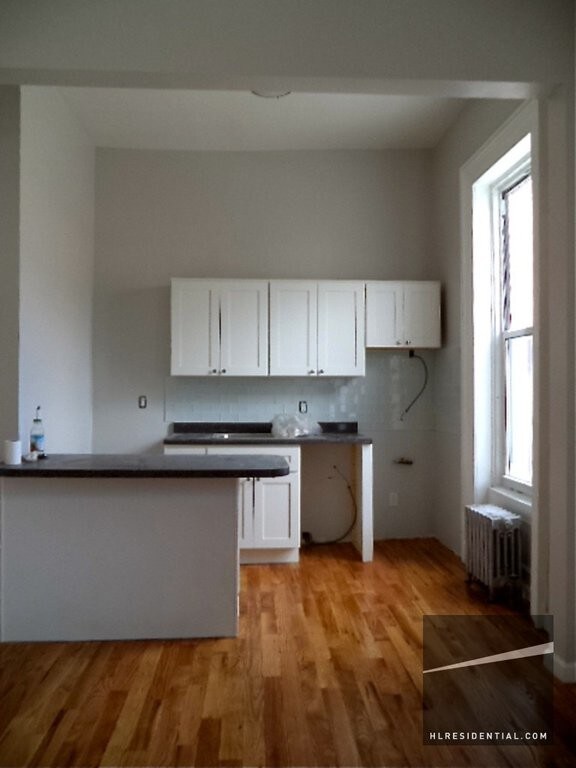 Building Photo - 258 Halsey St