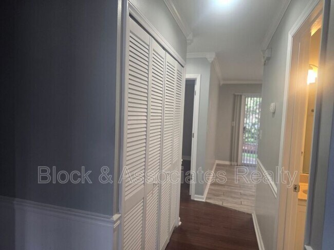 Foto del edificio - 702 Westbrook Ct