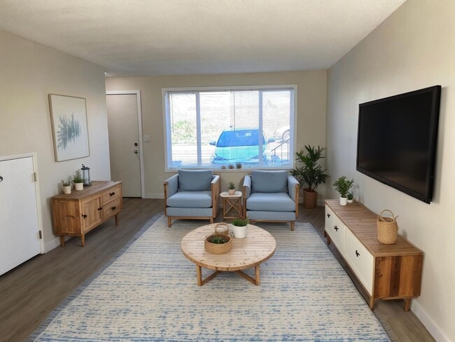 Interior Photo - 1601 N. LaVenture Rd