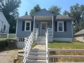 Building Photo - 826 1st Ave