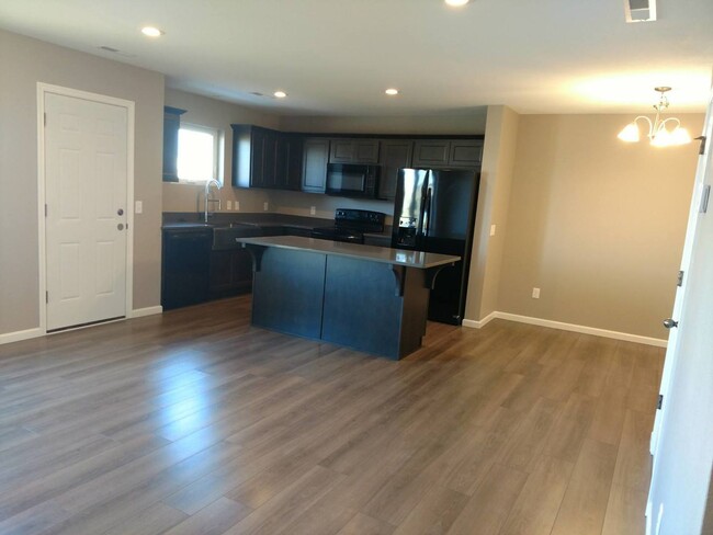 Building Photo - NEW Twin Home in Lakewood!