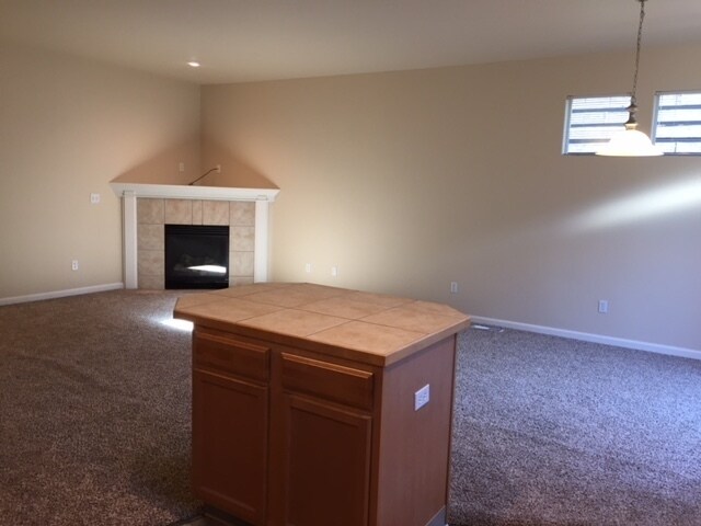 Building Photo - Wonderful Hillsboro Home!