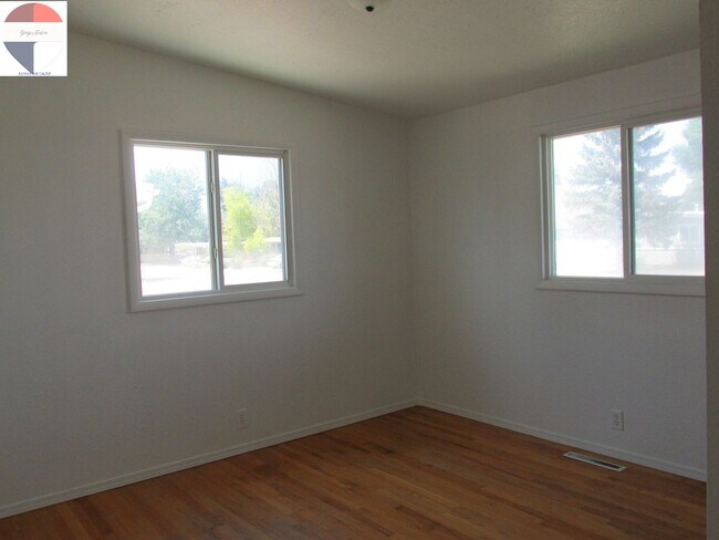 Foto del edificio - 2925 Windsor Pl
