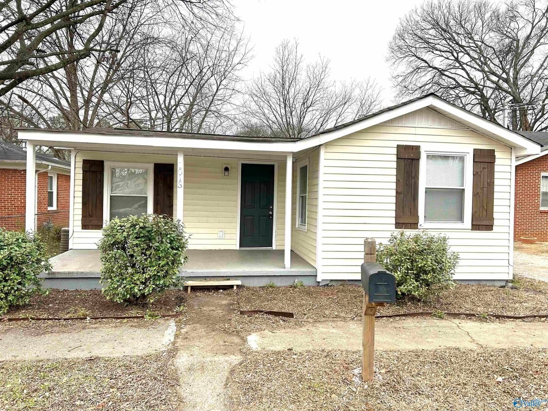 Foto principal - 1013 Meadow Dr NW