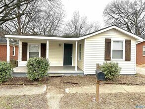 Building Photo - 1013 Meadow Dr NW