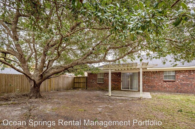 Building Photo - 3 br, 2 bath House - 2605 N 7th