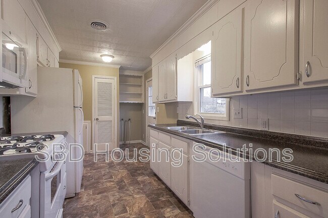 Building Photo - 1608 S Ralston Ave