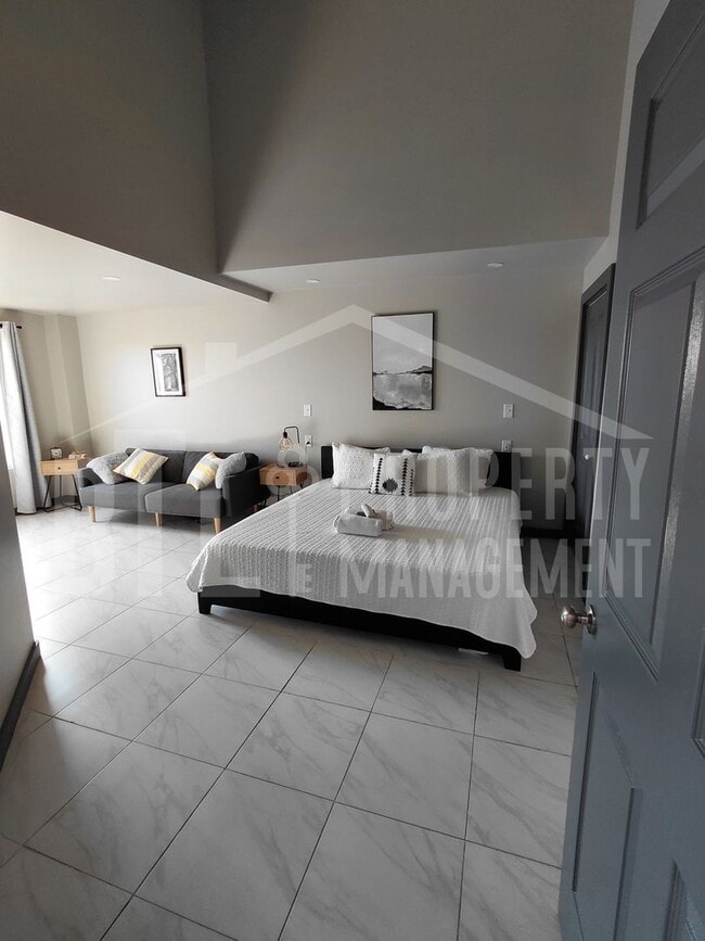 Building Photo - Stunning 3 Bedroom in Forsyth!