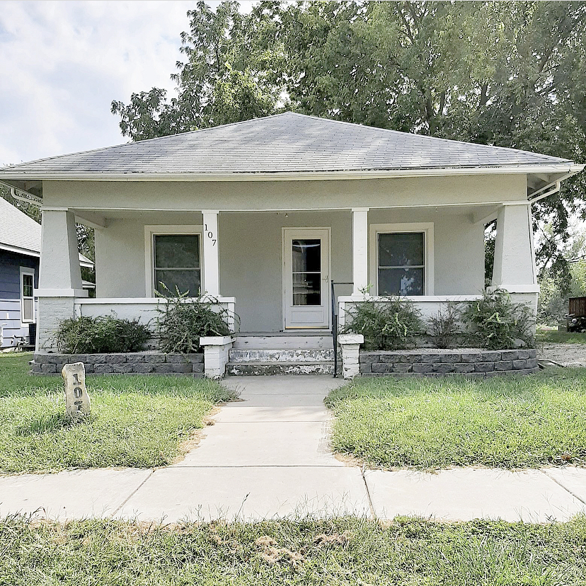 Primary Photo - 107 E 2nd St