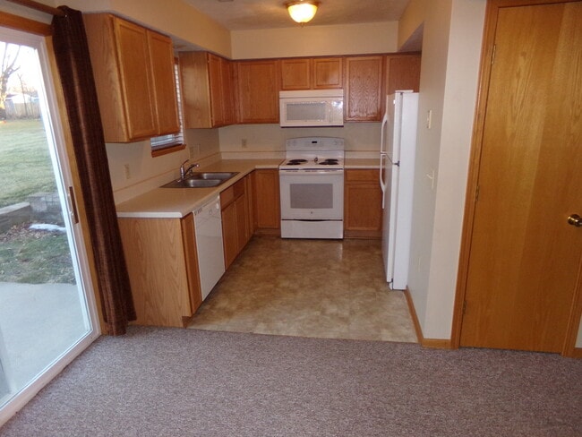 Building Photo - Nice Modern 2BR Townhome in Great Area