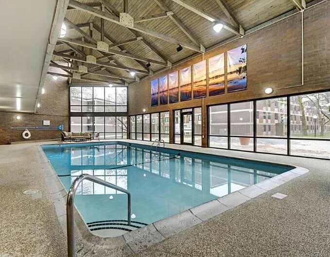 Building Photo - 7200 York Ave S