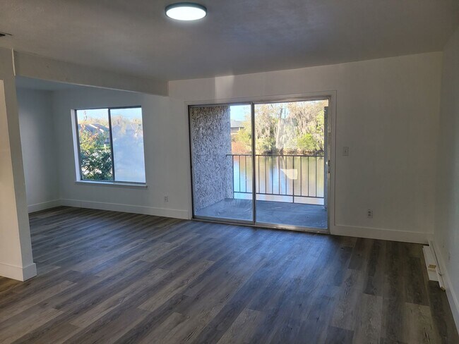 Foto del edificio - FOR RENT!!! CUTE AND COZY 1 BEDROOM 1 BATHROOM CONDO.- ON THE WATER...