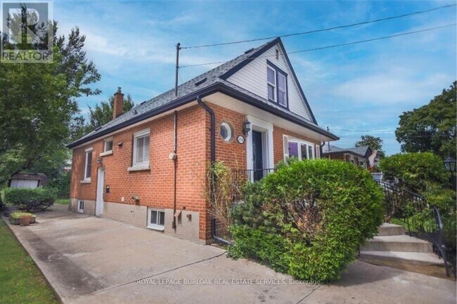 Photo du bâtiment - 356 E 17th St