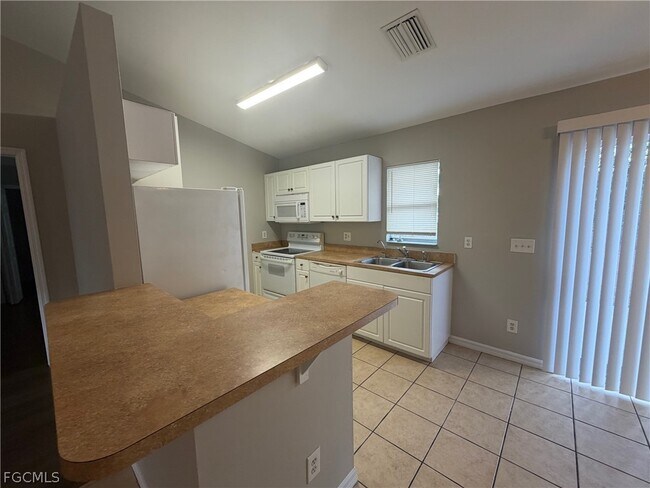 Foto del edificio - 4807 5th St W