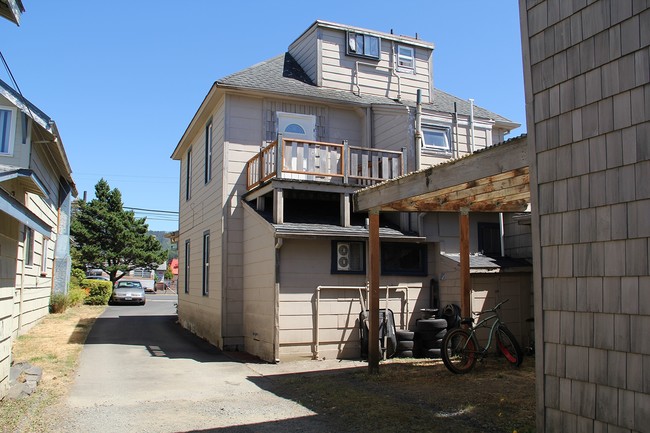 Building Photo - Riverside Inn Bed & Breakfast