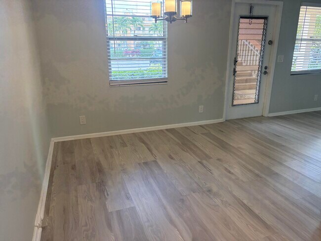 Building Photo - 1054 Newcastle A