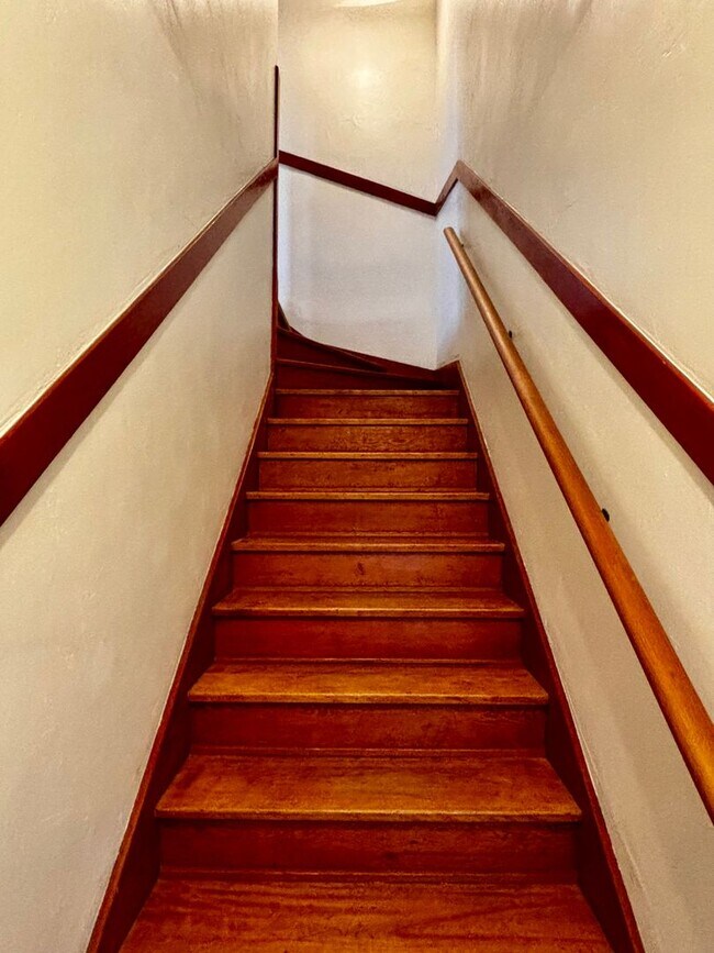Foto del edificio - Large 1 bedroom 1 bath located in Golden Hill