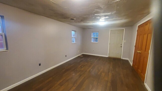 Building Photo - 2070 Harwine St