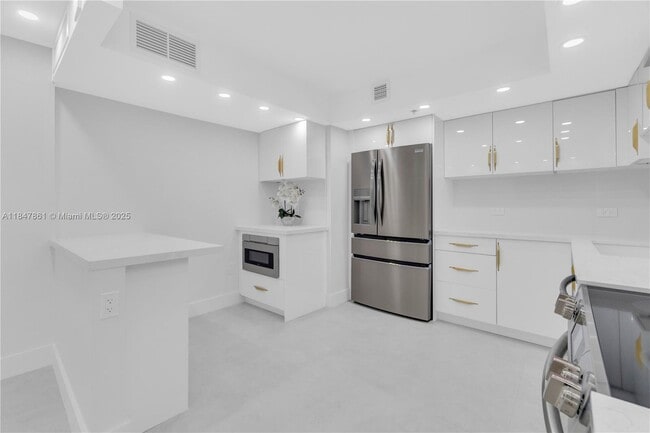 Building Photo - 1201 S Ocean Dr