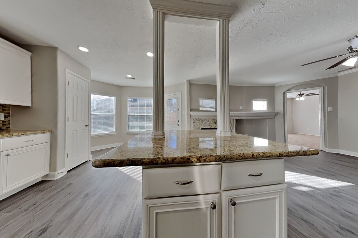Building Photo - 32106 Willow Creek Park