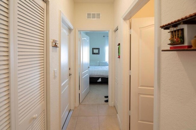 Foto del edificio - 8148 NW Greenbank Cir