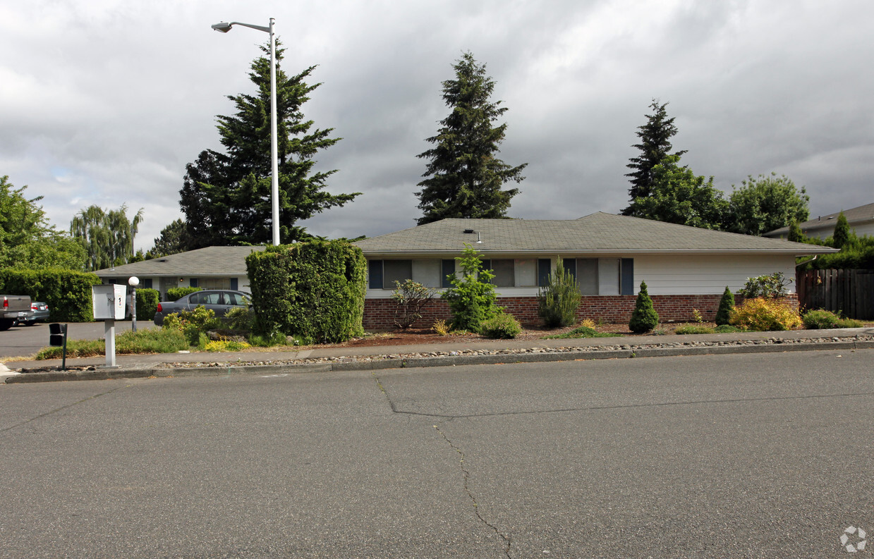 Building Photo - 21723 SE Alder Dr
