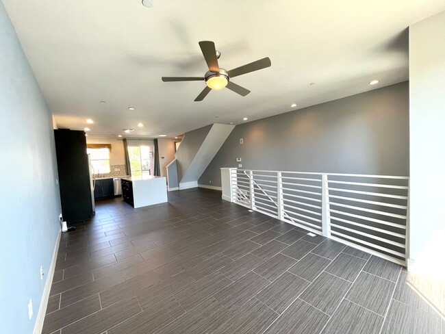 Building Photo - Large 3B/3BA located in the Origen communi...