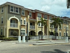 Building Photo - 8800 NW 107 Ct