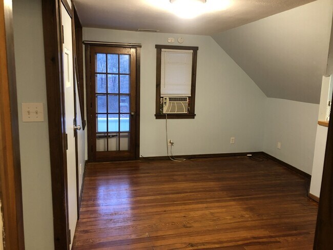 Building Photo - 224 E Pearl St