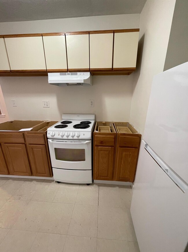 Building Photo - 14 Garrison Ave