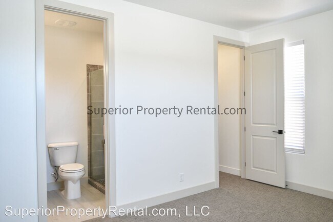 Building Photo - 3 br, 3 bath House - 392 W. Camino Borde