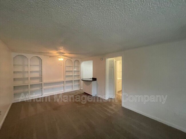 Foto del edificio - 4377 E Michigan St