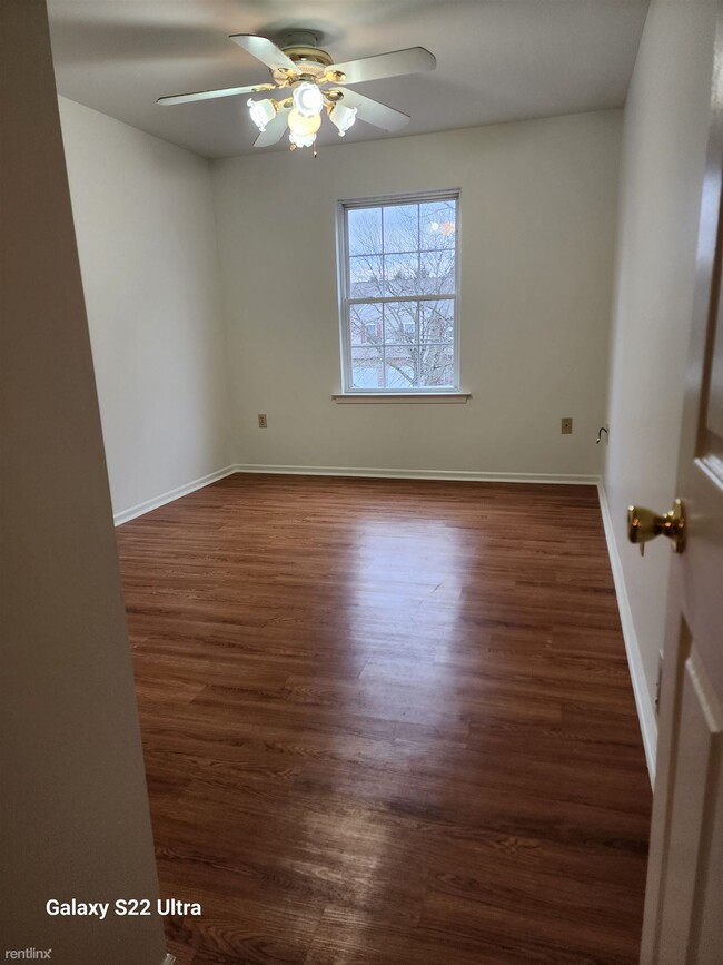Building Photo - 3 br, 2.5 bath Townhome - 1585 Pinewind Drive