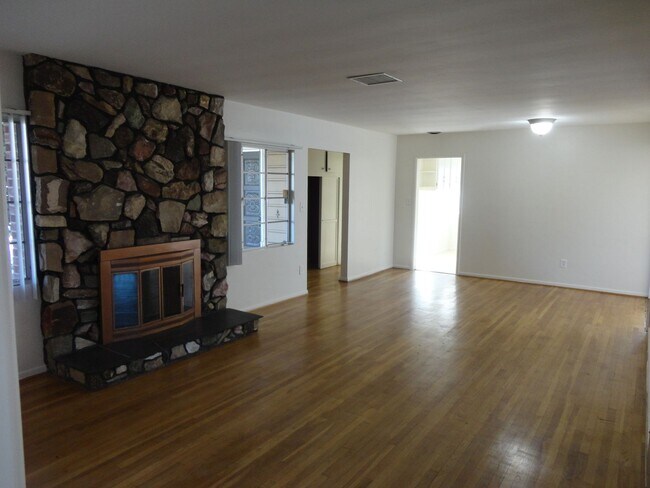 Building Photo - Close to SDSU 4 Bedroom Home!!