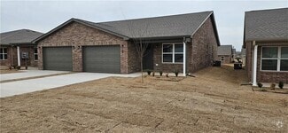 Building Photo - 527 NW 69th Ave