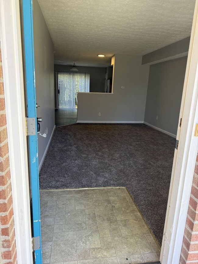Building Photo - Great 3 bedroom 2.5 bath home that is spec...