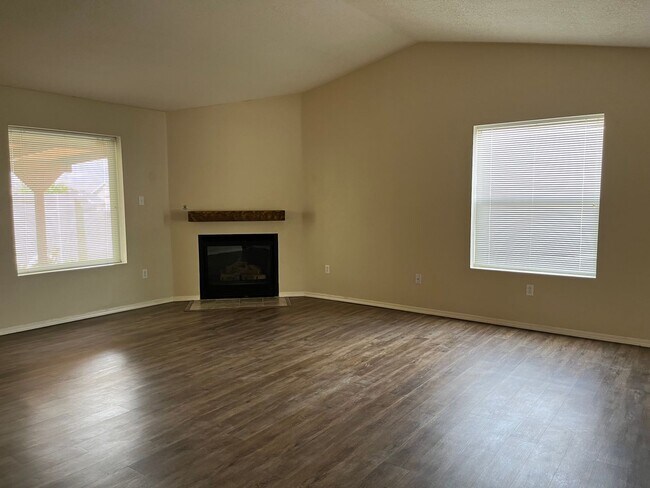 Foto del edificio - Fabulous 3 Bedroom Rental